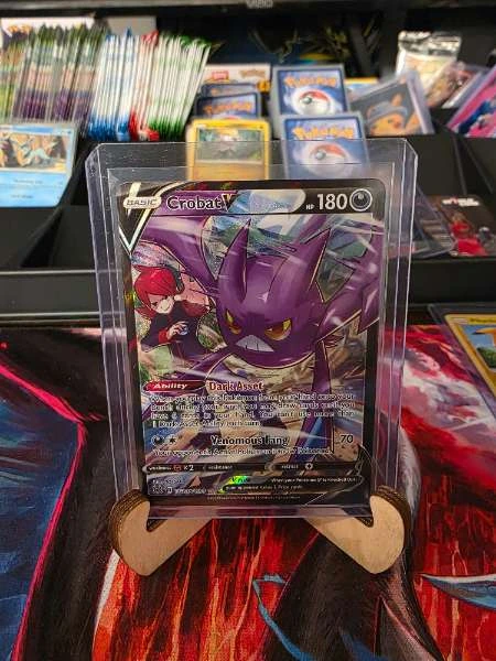 Crobat V TG20/TG30 Trainer Gallery Lost Origin Pokémon Card NM #104/185
