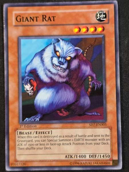 Giant Rat - Structure Deck: Invincible Fortress #SD7-EN003