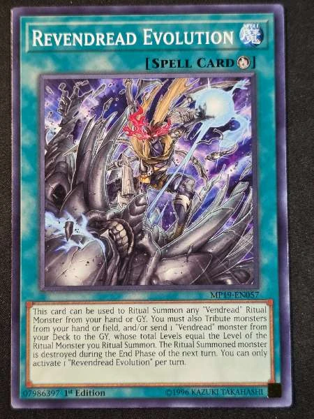 Revendread Evolution - 2019 Gold Sarcophagus Tin Mega Pack #MP19-EN057