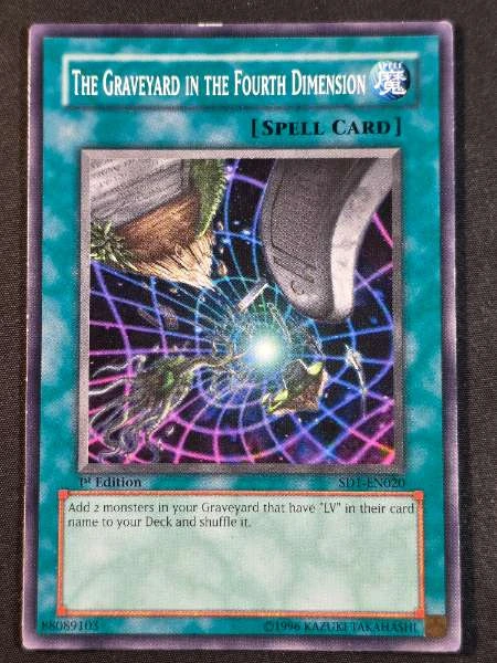 The Graveyard in the Fourth Dimension - Dragon's Roar #SD1-EN020