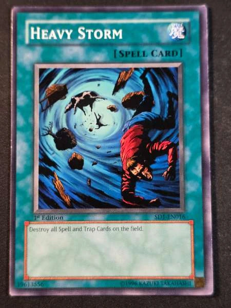 Heavy Storm - Structure Deck: Dragon's Roar, Starter Deck: Yugi Evolution #SD1-EN016